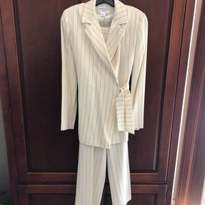 Pants suit perfect for spring/summer